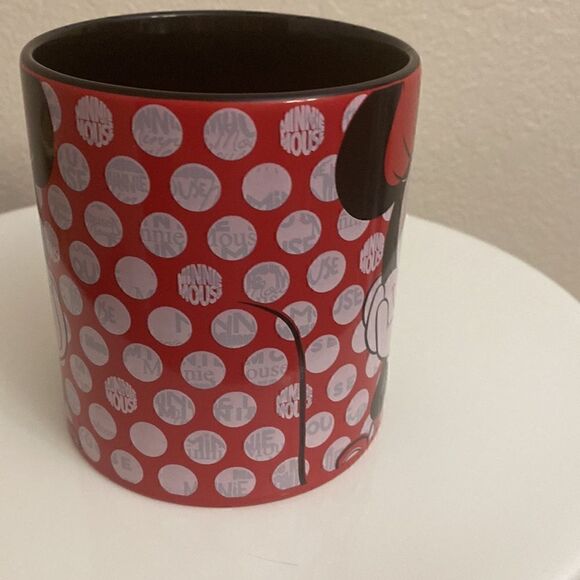 ☕️New Disney Minnie Mouse 20 oz Ceramic Coffee Mug Tea Cup Red/Black Collectible - Picture 4 of 6
